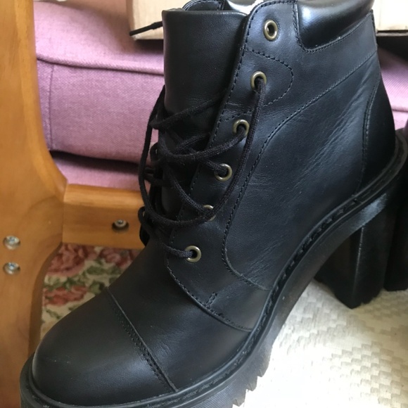 Dr.Martens Averil ankle boot - Picture 4 of 16